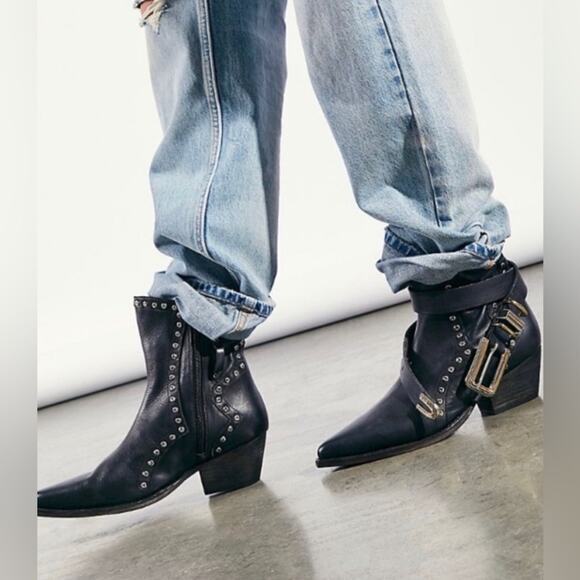 Free People Billy Western Boots Size 8.5 Buckle Studs Pointed Toe Black - Picture 4 of 13